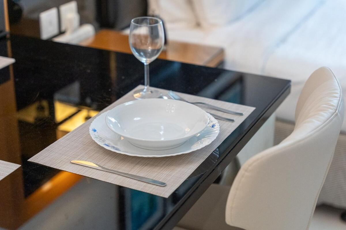Relaxing Perfect For 2 In Business Bay Apartment Dubai